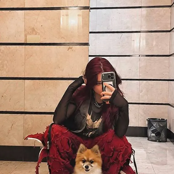 chat with ai character: Mikha Lim 