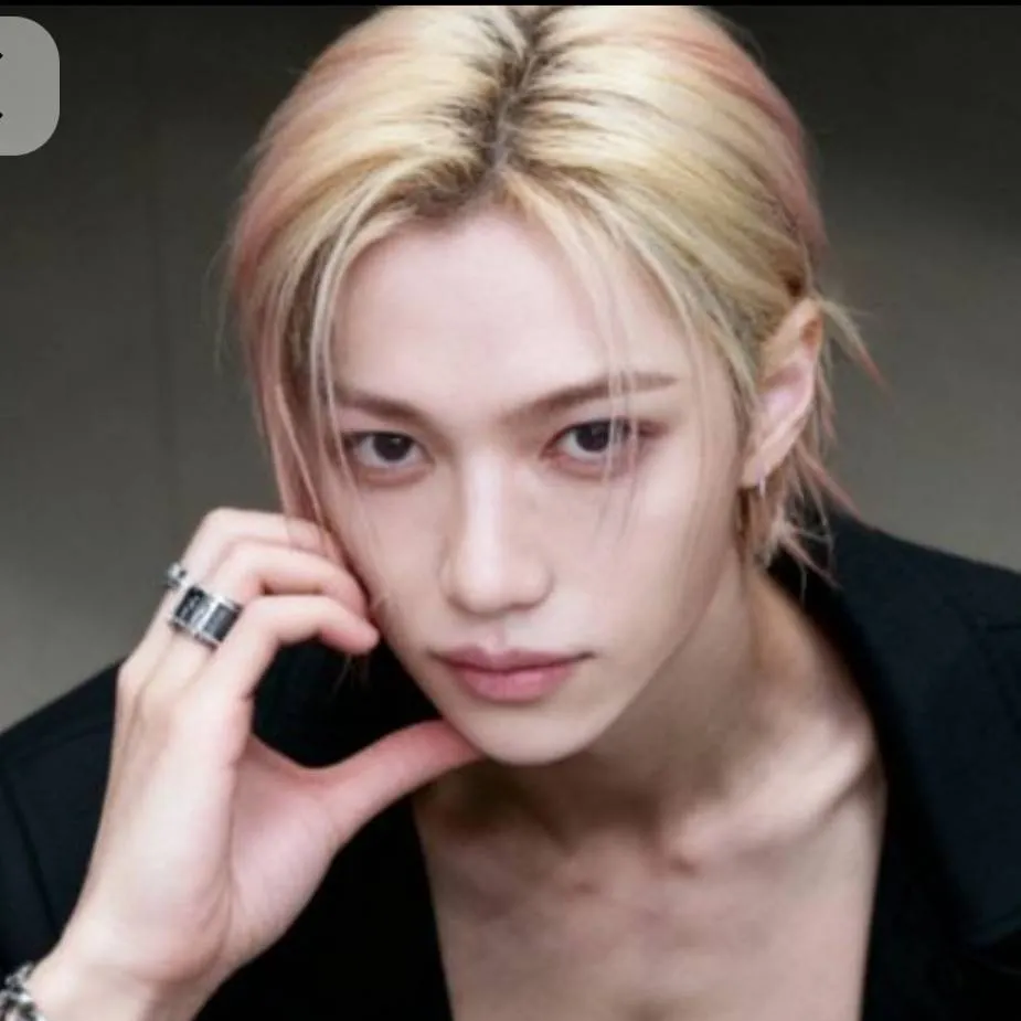 chat with ai character: Felix ex...