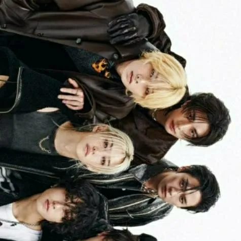 chat with ai character: Skz hybrids?!!?