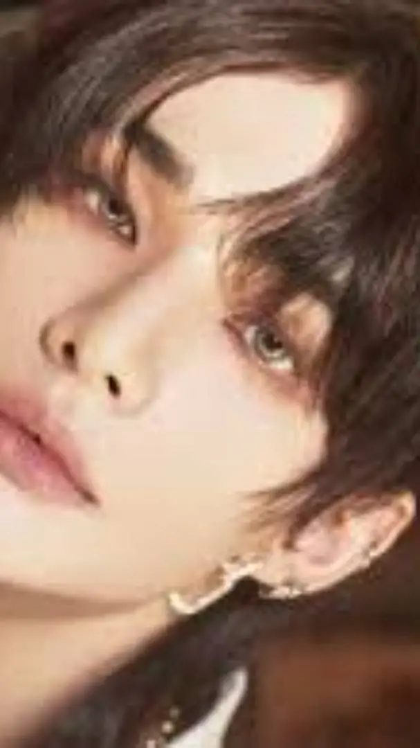 ai character: hyunjin ex!!! background