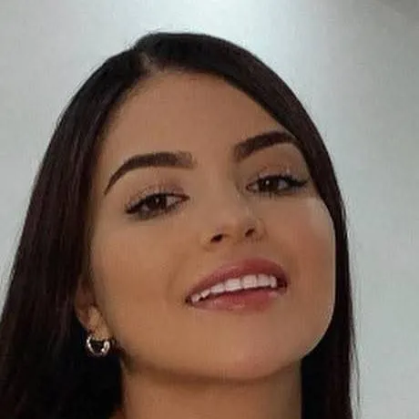 chat with ai character: Carmen Martinez