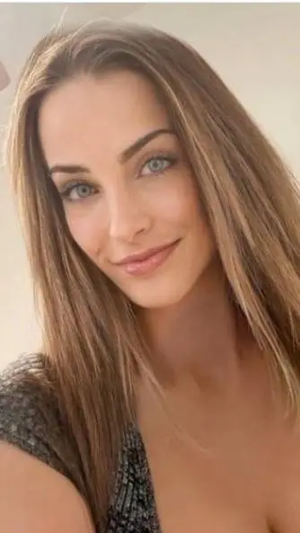 ai character: Alexia Du Pont background