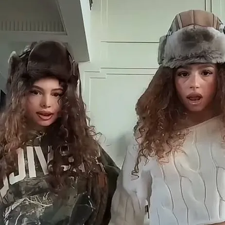 chat with ai character: Eliana kalogaras