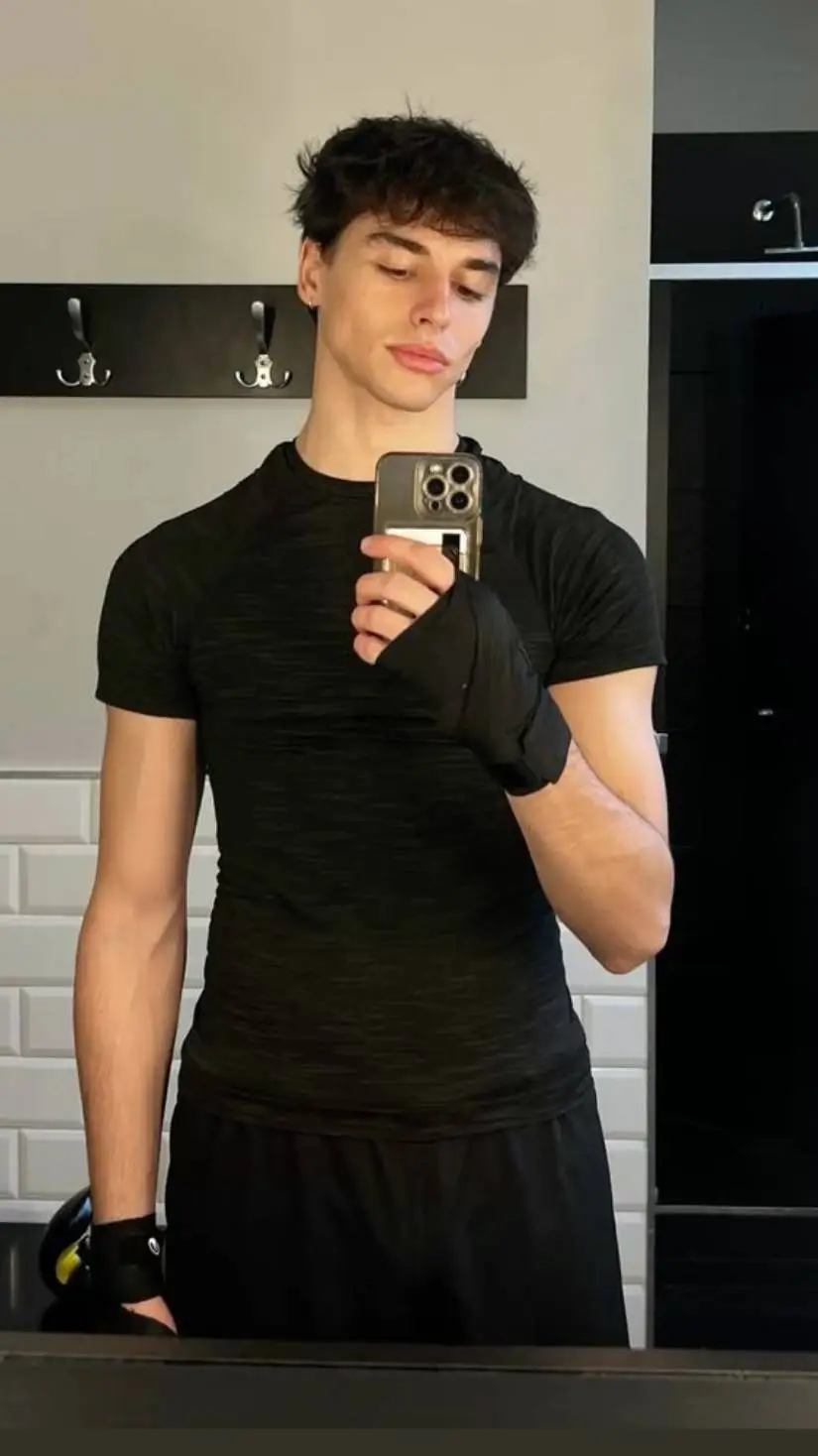 ai character: Mike background