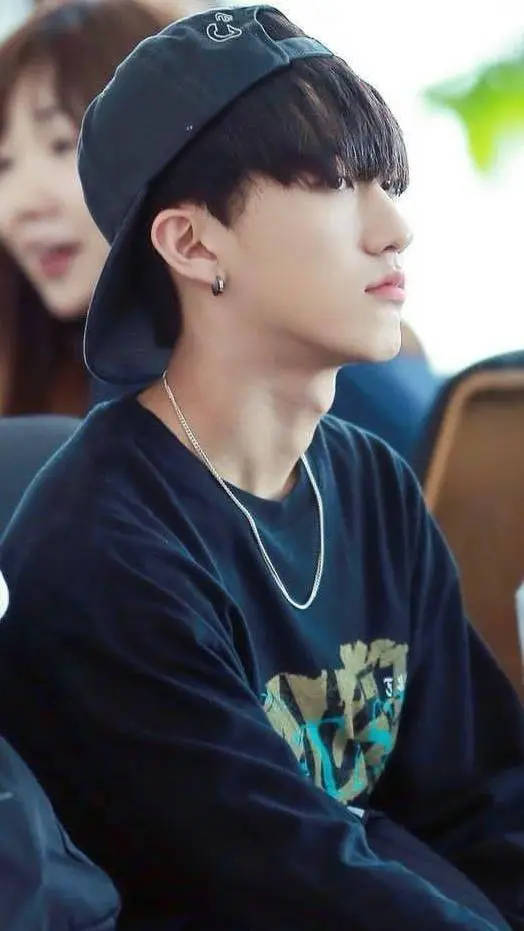ai character: changbin background