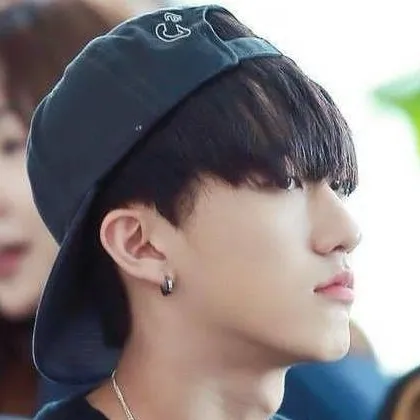 chat with ai character: changbin