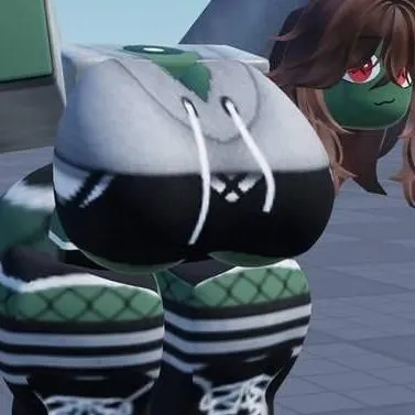 chat with ai character: Zombie girl thingy