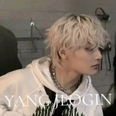chat with ai character: yang jeogin😏