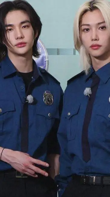 ai character: hyunjin y Félix  background