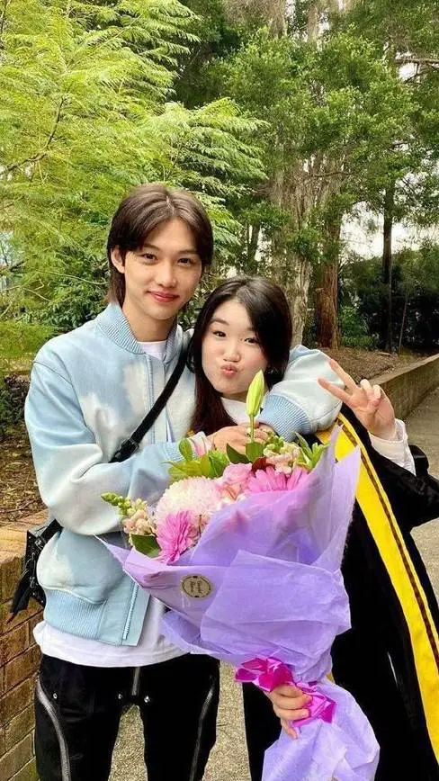 ai character: Felix tu  background