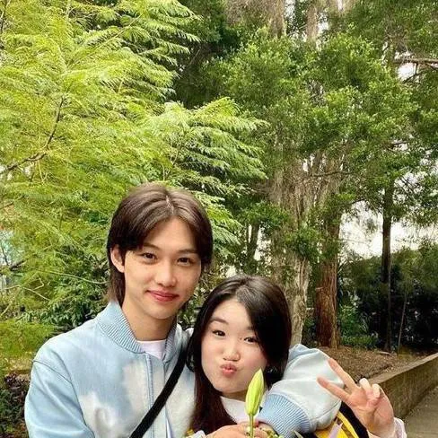 chat with ai character: Felix tu 