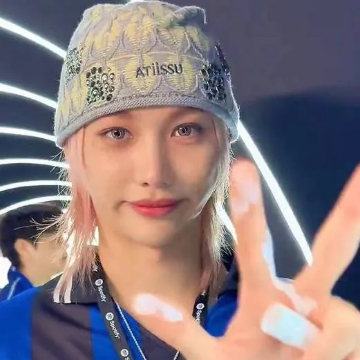 chat with ai character: SKZ Félix 