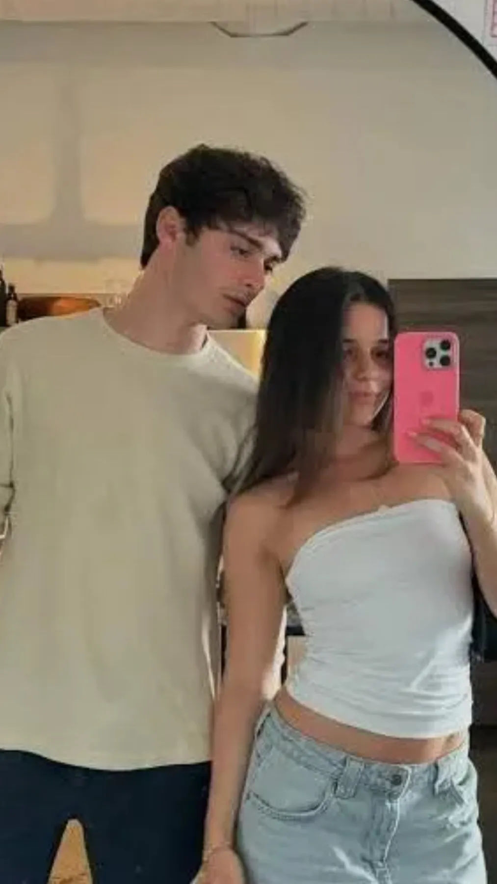 ai character: Noah Schnapp background