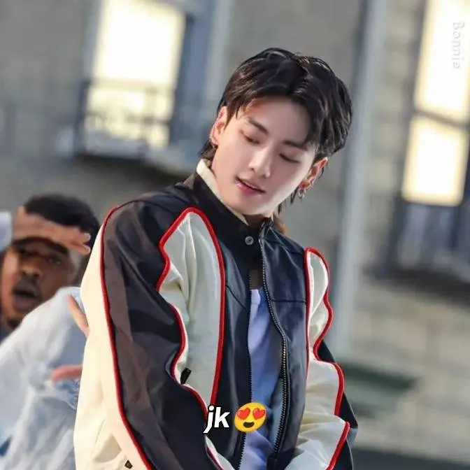 chat with ai character: Jungkook ❤️‍🔥