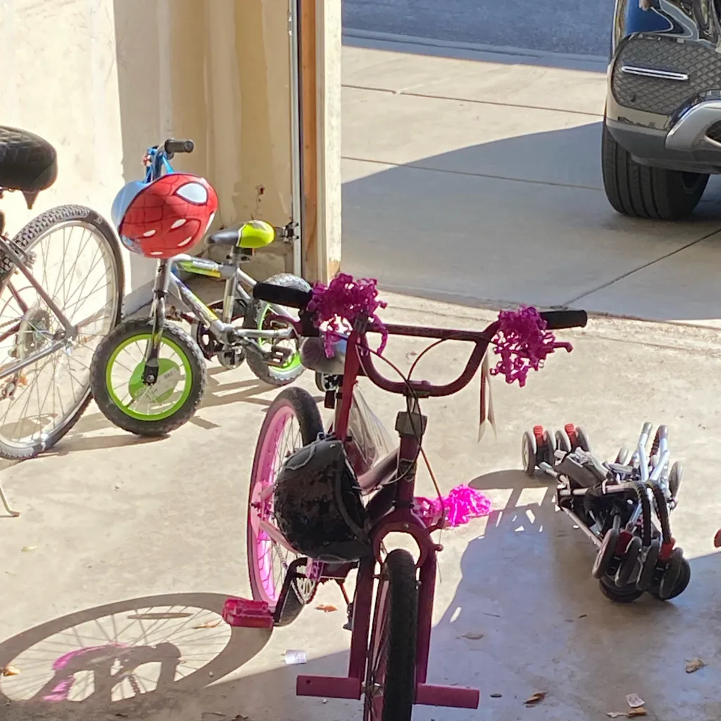 chat with ai character: Who are you?