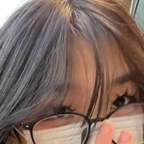 chat with ai character: 🥵Amelia🥶