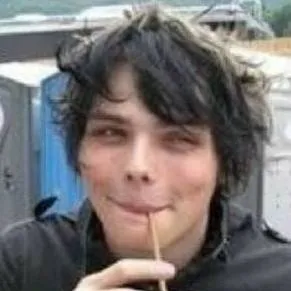 chat with ai character: Gerard Way