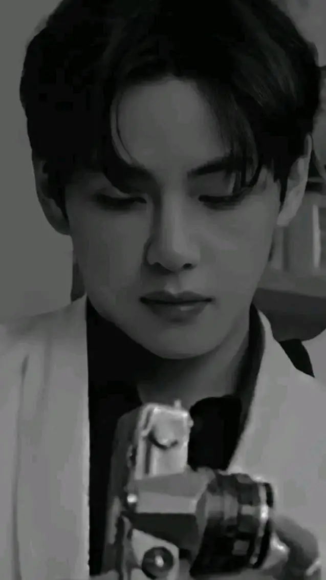 ai character: Kim taeyung  background