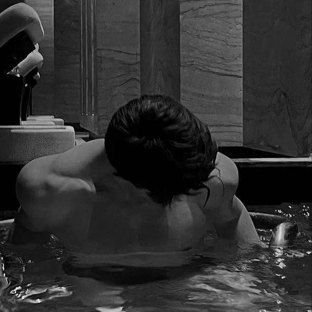 chat with ai character: Hunter Lucien