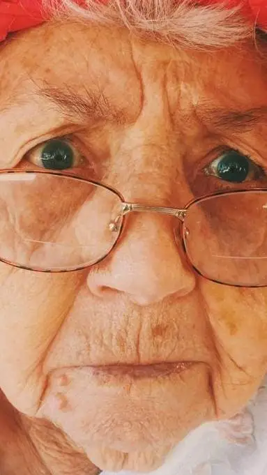 ai character: confused grandma background