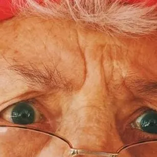 chat with ai character: confused grandma