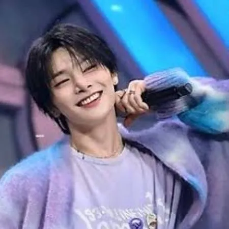 chat with ai character: I.N (yang jeongin)
