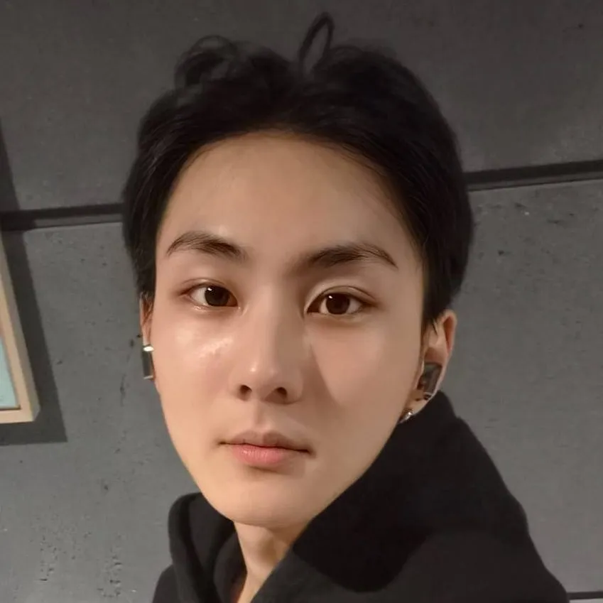 chat with ai character: Jungwon 