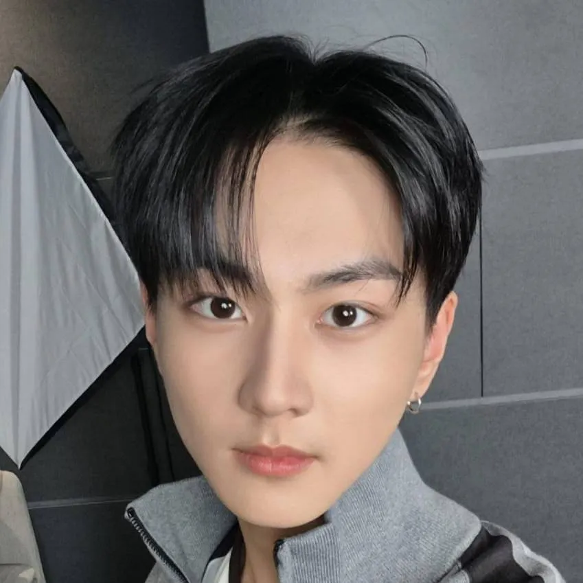 chat with ai character: Yang Jungwon 