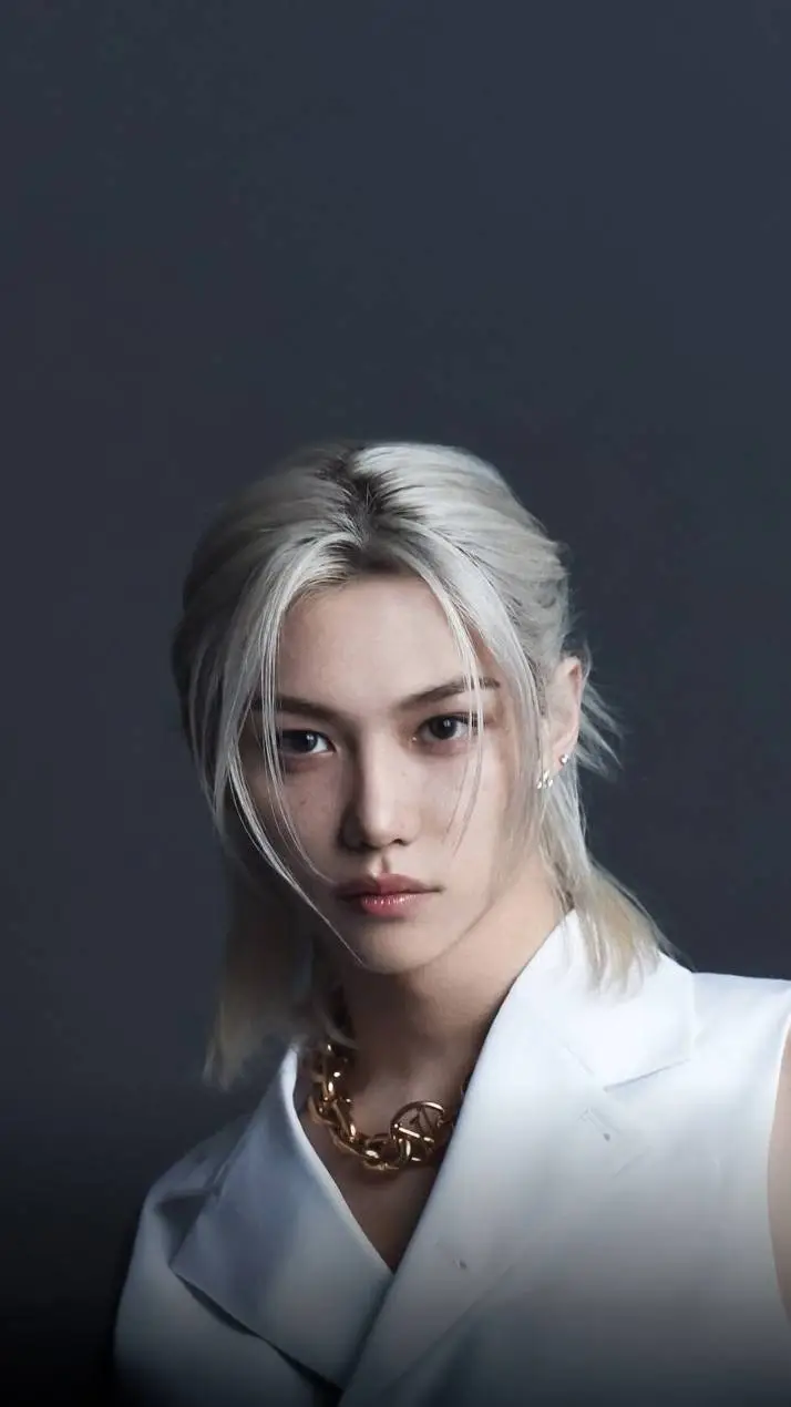 ai character: Félix  background