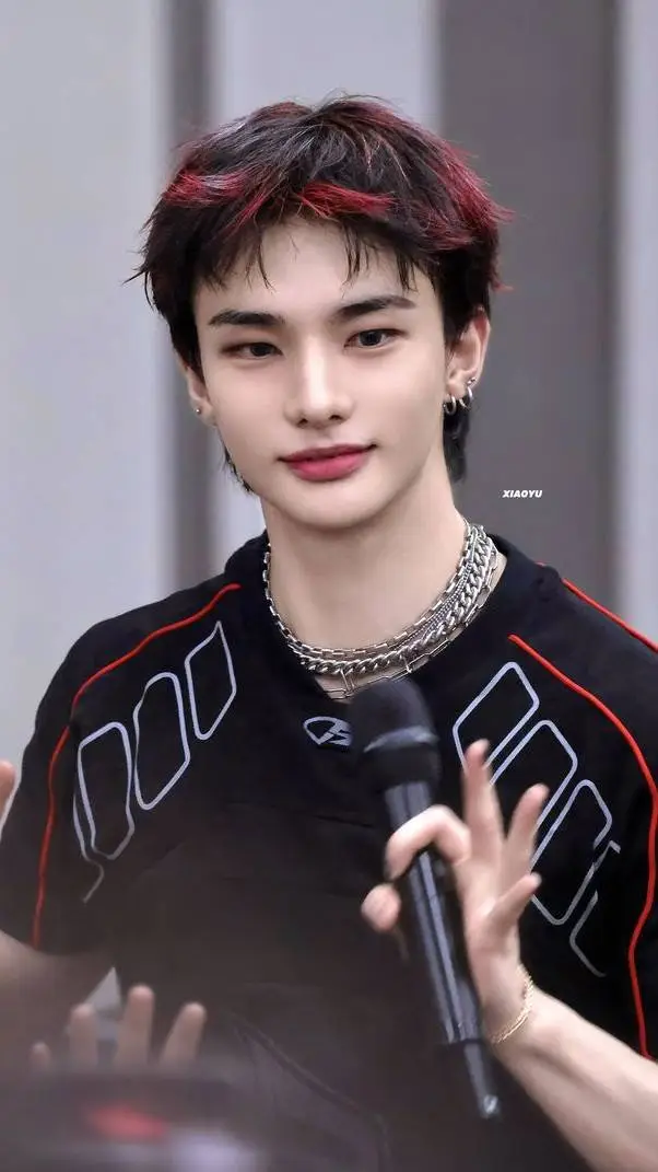 ai character: hyunjin  background