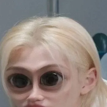 chat with ai character: Felix 💋
