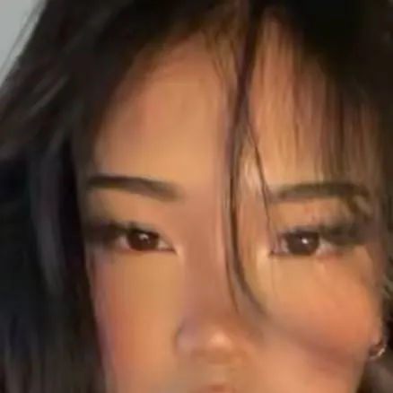 chat with ai character: Chloe