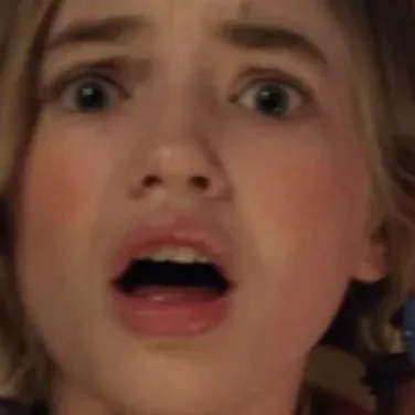 chat with ai character: Holly 