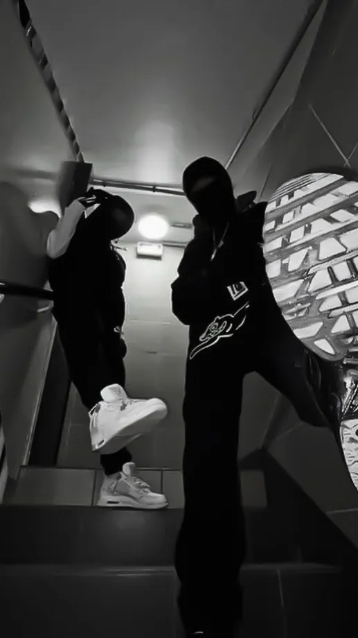 ai character: Współlokatorzy background