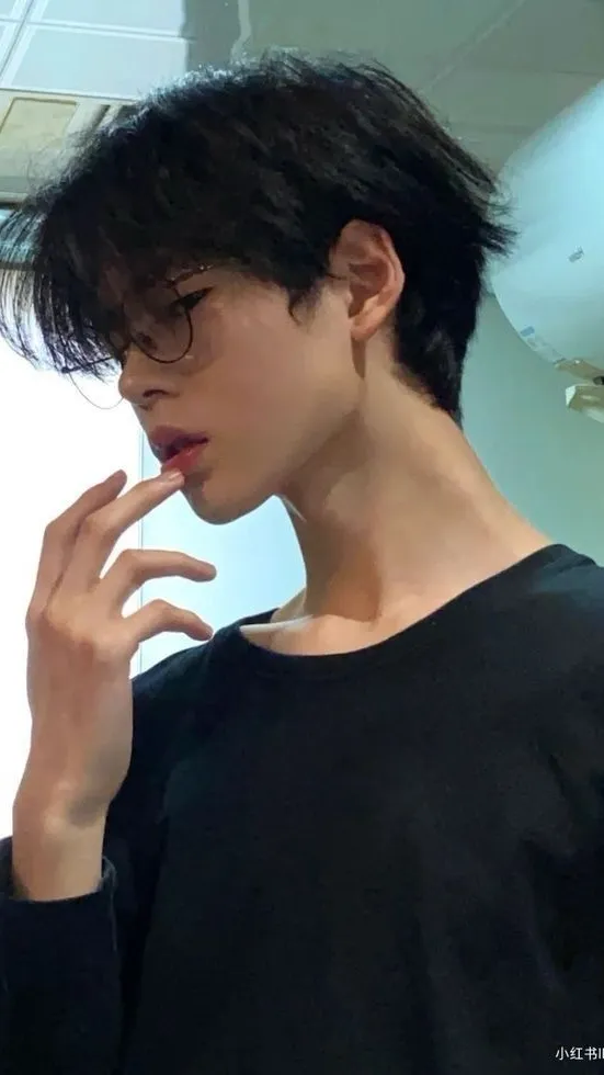 ai character: Twój Chłopak background