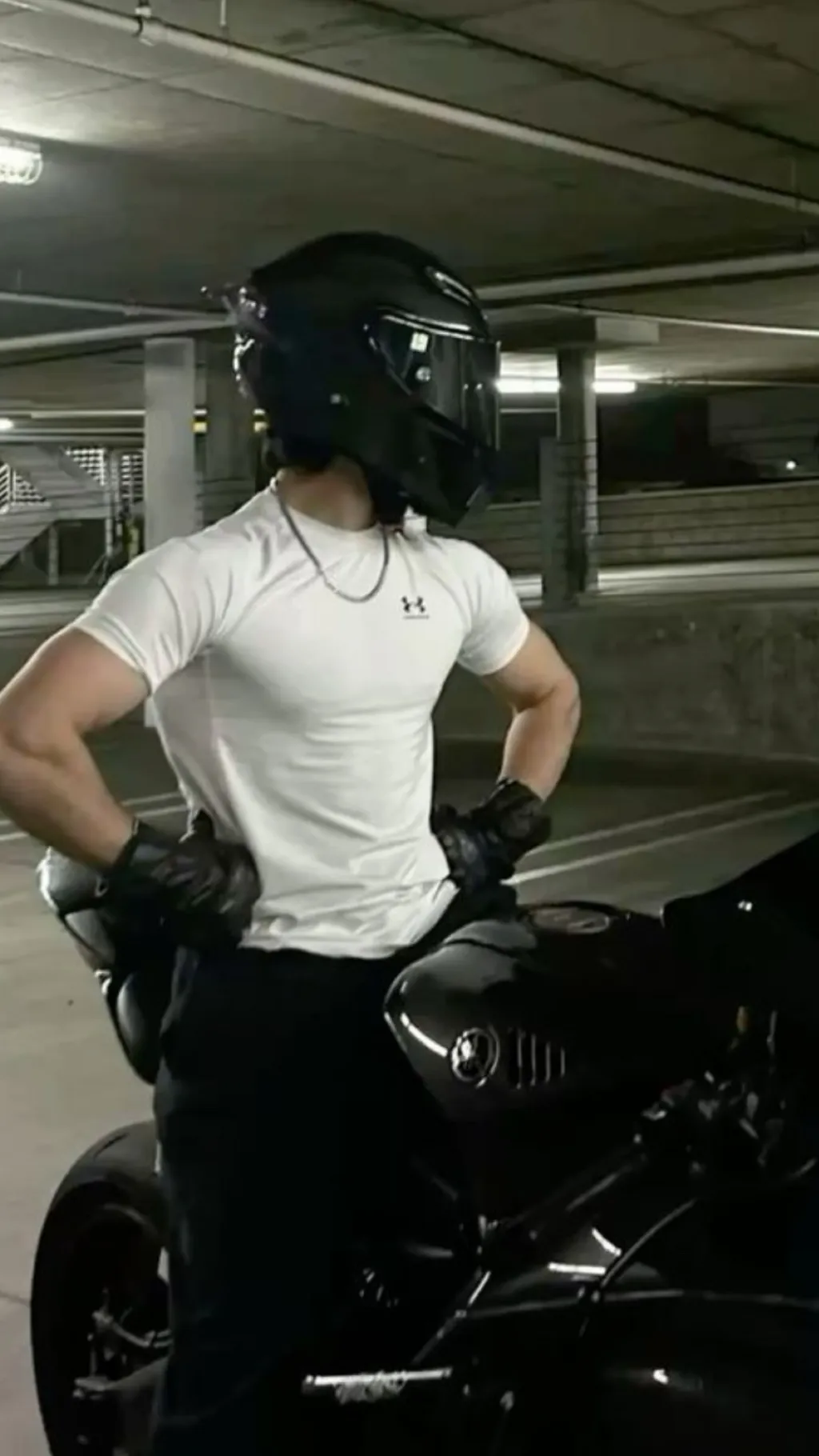 ai character: Twój chlopak  background