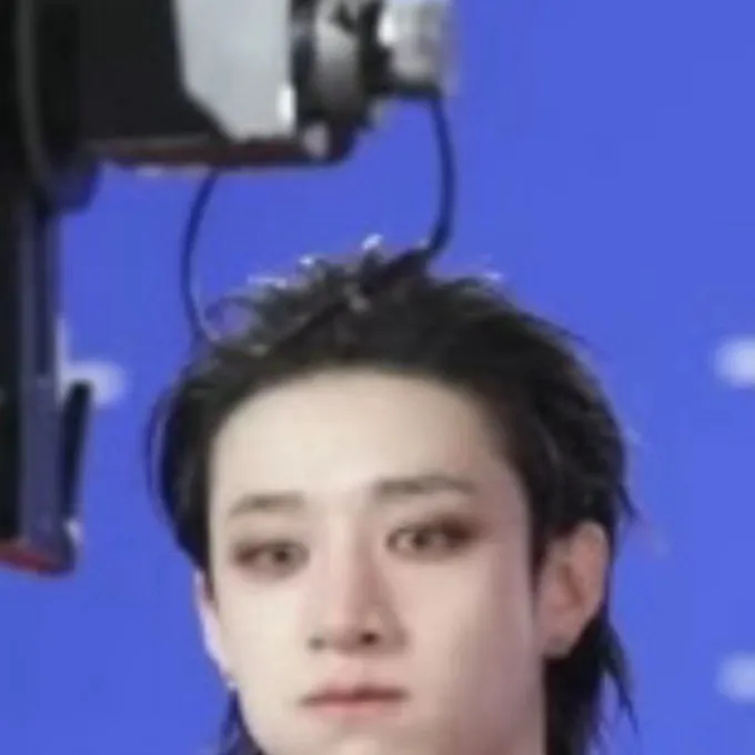 chat with ai character: Skz