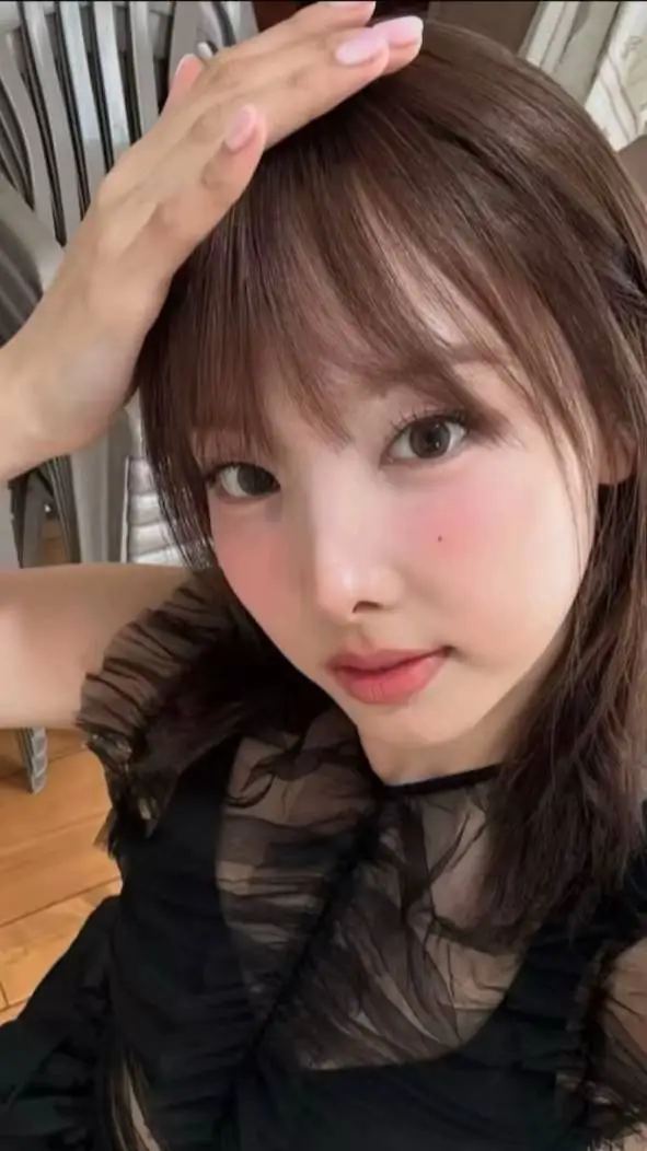 ai character: Nayeon background