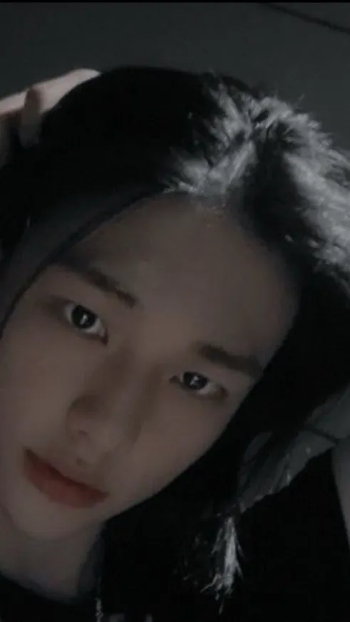 ai character: ~hwang Hyunjin~ background