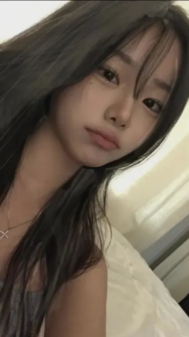 ai character: Hyunjin  background