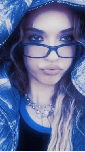 ai character: ✰Danielaaaa✰ background