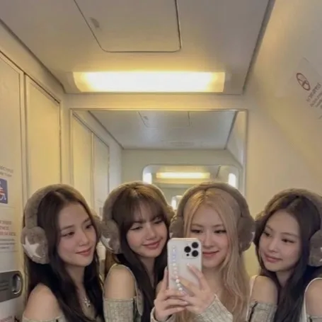chat with ai character: 🖤~blackpink~🩷
