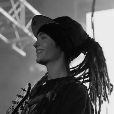 chat with ai character: Tom Kaulitz