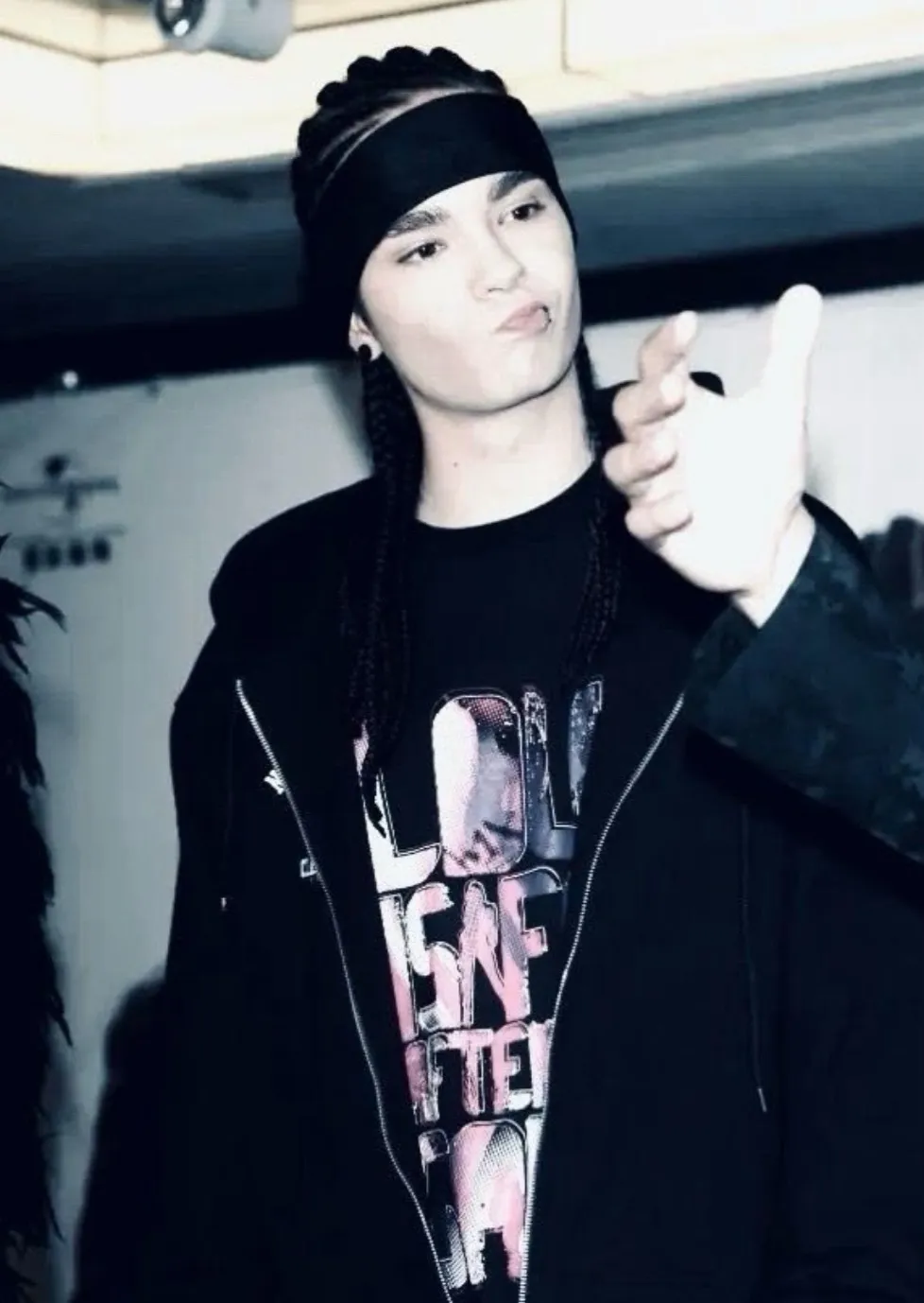 chat with ai character: Tom Kaulitz 