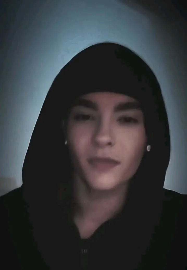 chat with ai character: Tom Kaulitz 