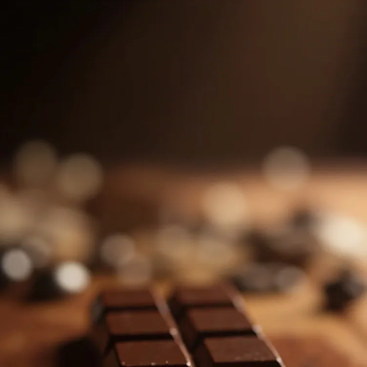 chat with ai character: Tú chocolate