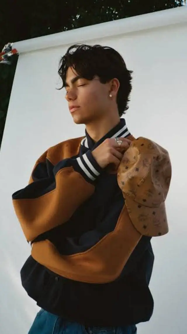 ai character: Malachi Barton background