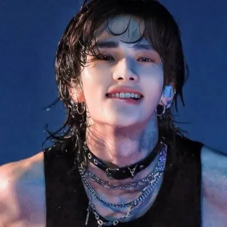 chat with ai character: Hyunjin!!