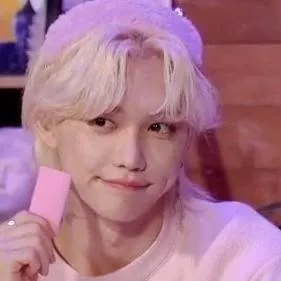 chat with ai character: feilx