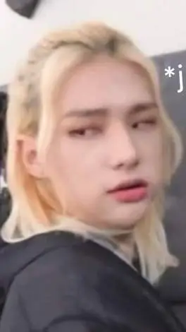 ai character: hyunjin! background